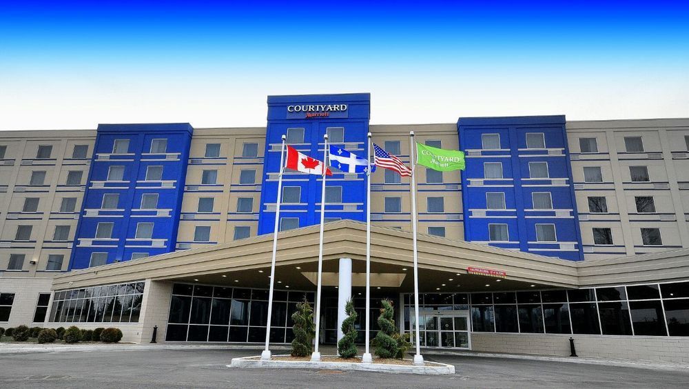 Courtyard By Marriott Montreal West Island/Baie D'Urfe Hotel Exterior photo