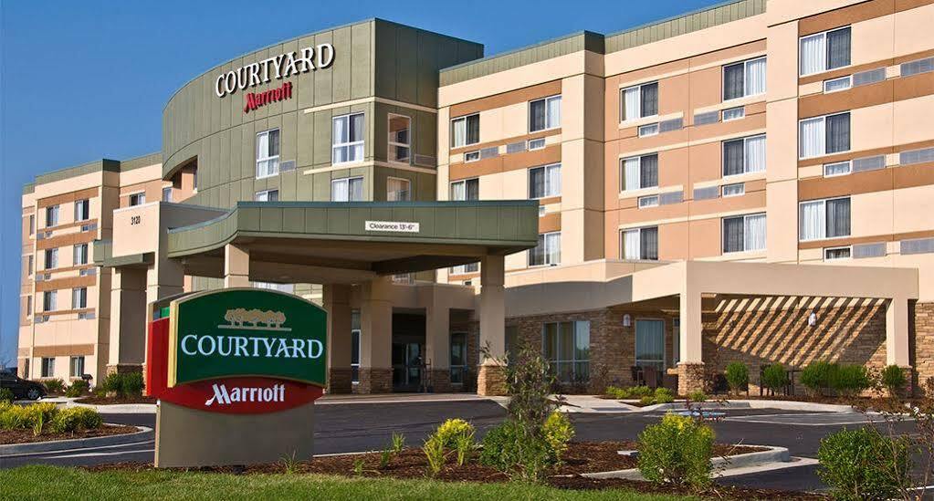 Courtyard By Marriott Montreal West Island/Baie D'Urfe Hotel Exterior photo